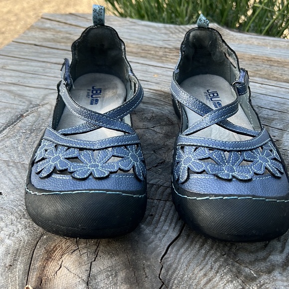 JBU Shoes - JBU Magnolia woman’s sz 8.5 sandals.  Memory foam insole grippy tread blue gray